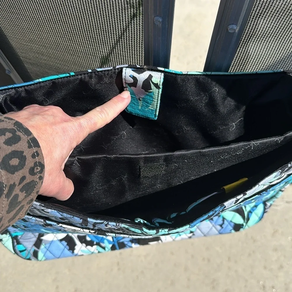 Vera Bradley tooled messenger quilted blue/green/white/ black leaves